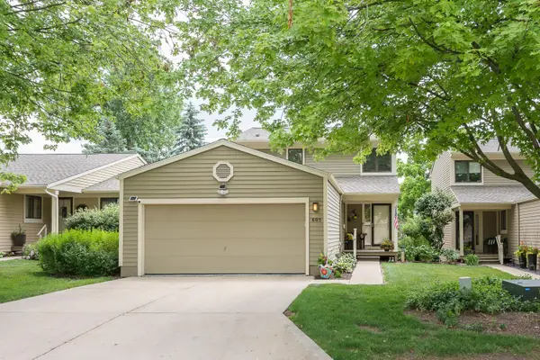 607 Woodcreek Circle, Saline, MI 48176