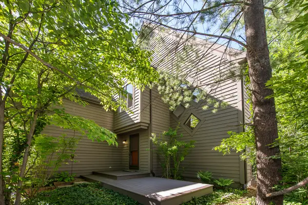 555 Glendale Circle, Ann Arbor, MI 48103