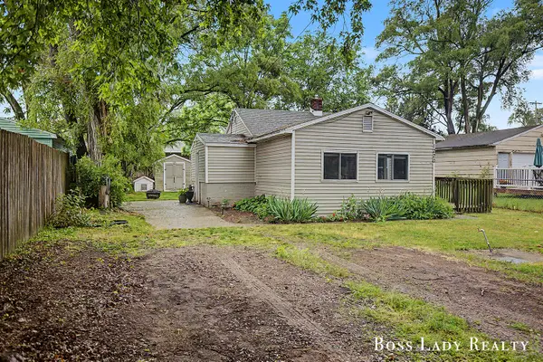 1220 Beechwood Street Ne, Grand Rapids, MI 49505