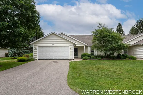 11962 Willow Wood Lane S #32, Holland, MI 49424