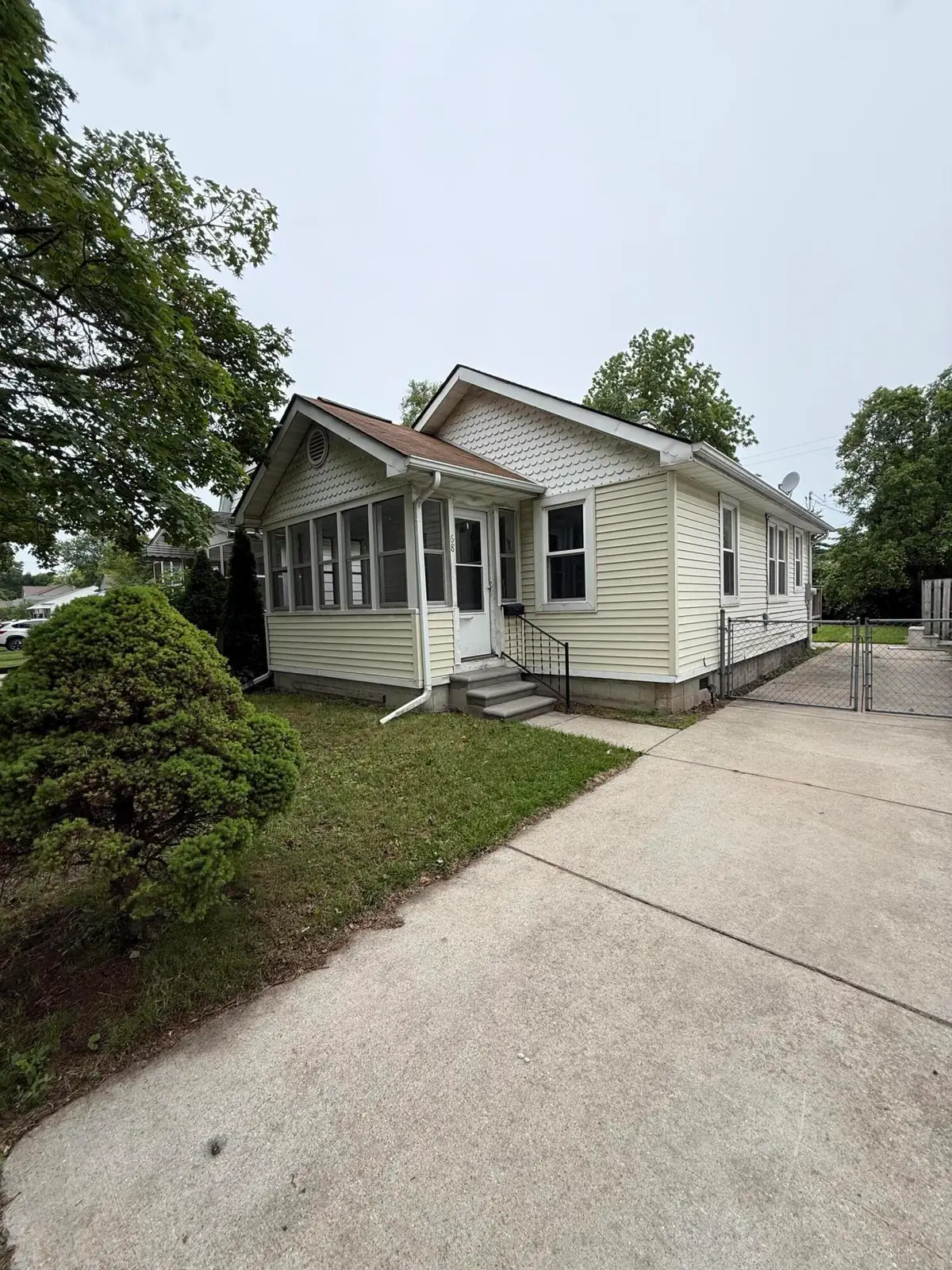 68 W Maxlow Avenue, Hazel Park, MI 48030 - #1