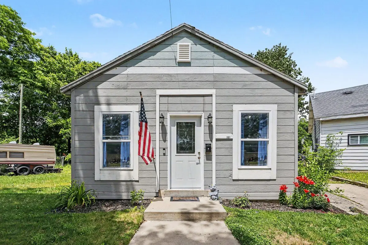 307 E Telegraph Street, Dowagiac, MI 49047 - #1