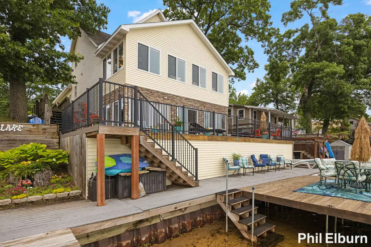 3611 Holiday Drive, Greenville, MI 48838 - #1