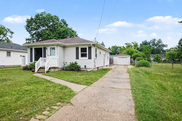 1262 NE Beechwood Street Ne, Grand Rapids, MI 49505