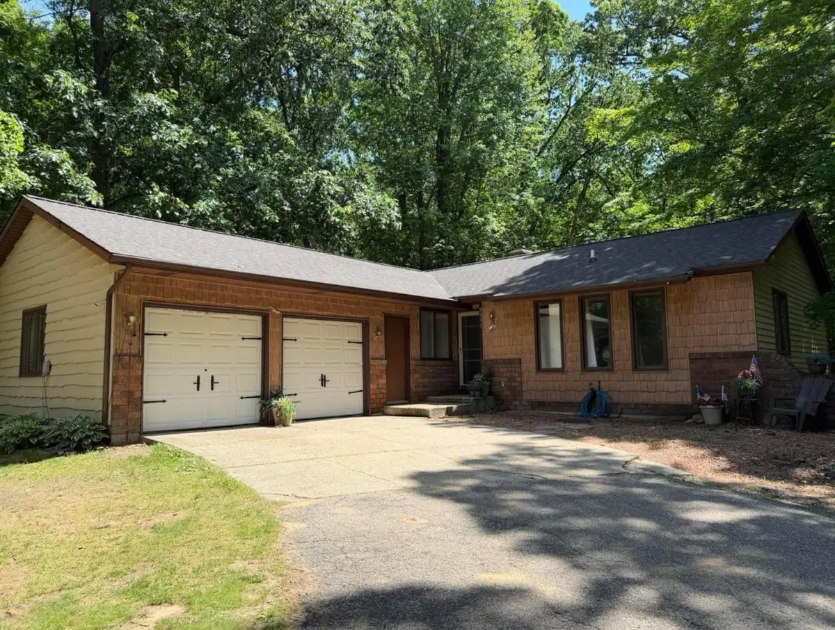 9051 Algoma Avenue Ne, Rockford, MI 49341 - #1