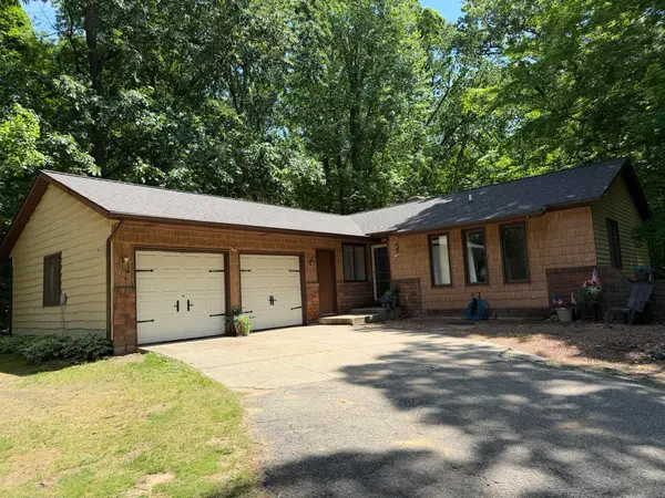 9051 Algoma Avenue Ne, Rockford, MI 49341