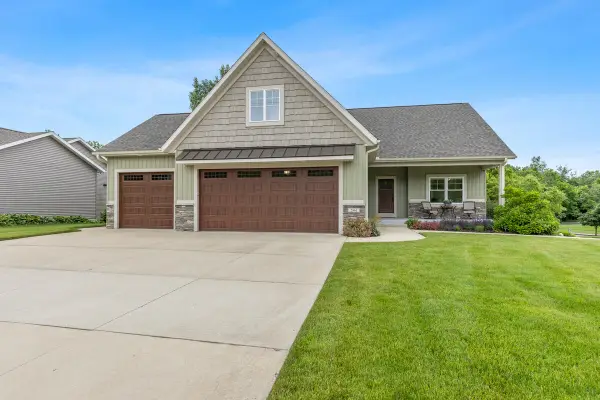 2961 Bristol Avenue Nw, Walker, MI 49544