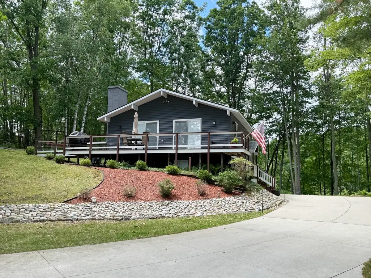 11310 E Royal Road, Canadian Lakes, MI 49346 - #1