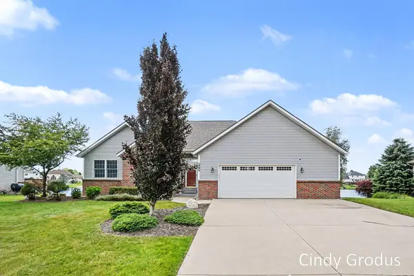 975 Bluff Lake Drive, Zeeland, MI 49464