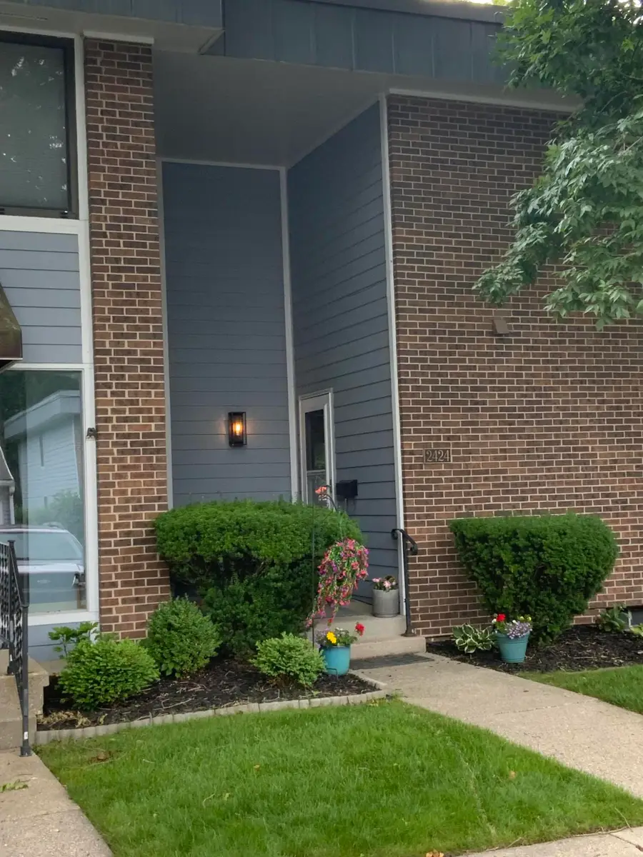 2424 E Collier Avenue Se, Grand Rapids, MI 49546 - #2