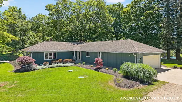 2056 Lakeshore Drive, Fennville, MI 49408