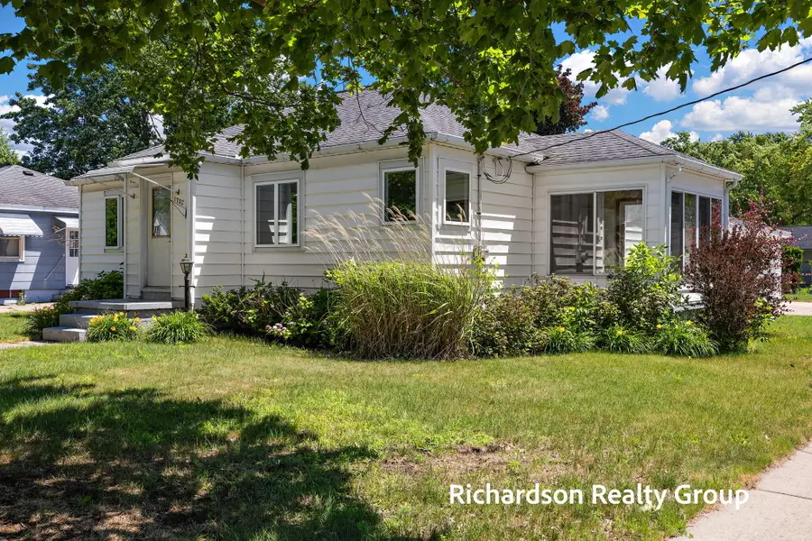1702 Waverly Avenue, Grand Haven, MI 49417 - #2