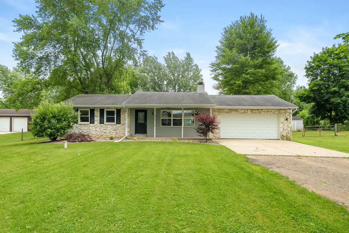 4582 E Y Avenue, Vicksburg, MI 49097 - #1