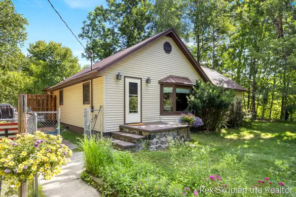 3497 W Baseline Road, White Cloud, MI 49349
