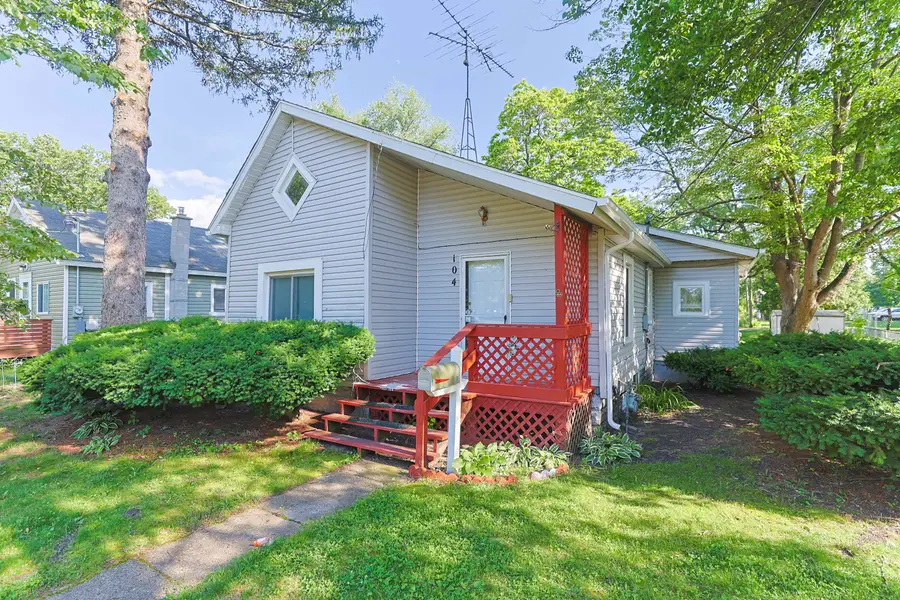 104 Clyborn Street, Dowagiac, MI 49047 - #2