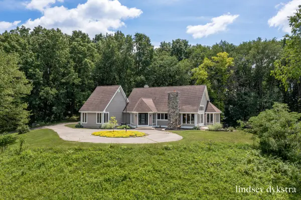 7718 Burrstone Drive Se, Caledonia, MI 49316