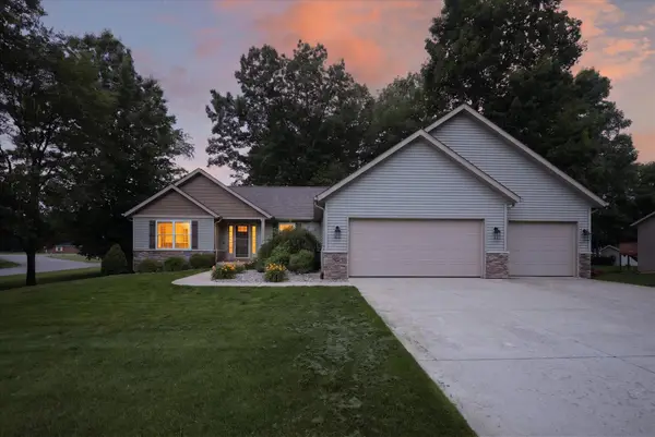 69914 Roy Drive, Edwardsburg, MI 49112