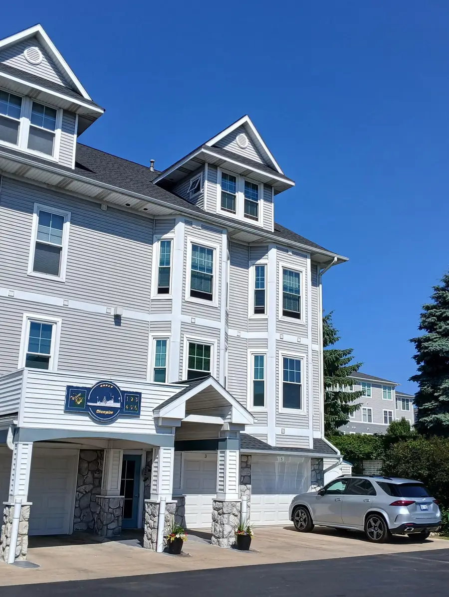 300 S Rath Avenue #5, Ludington, MI 49431 - #2