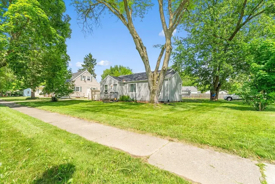 2941 S Deerfield Avenue, Lansing, MI 48911 - #2