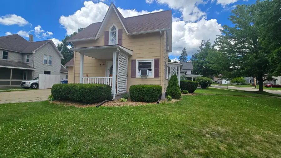 301 N Sheldon Street, Charlotte, MI 48813 - #3