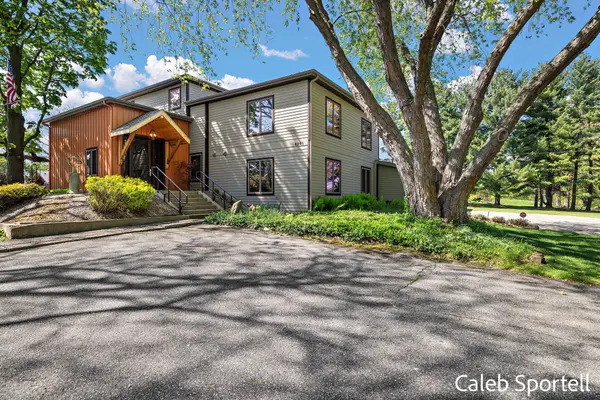 8201 Cherry Valley Avenue Se, Caledonia, MI 49316