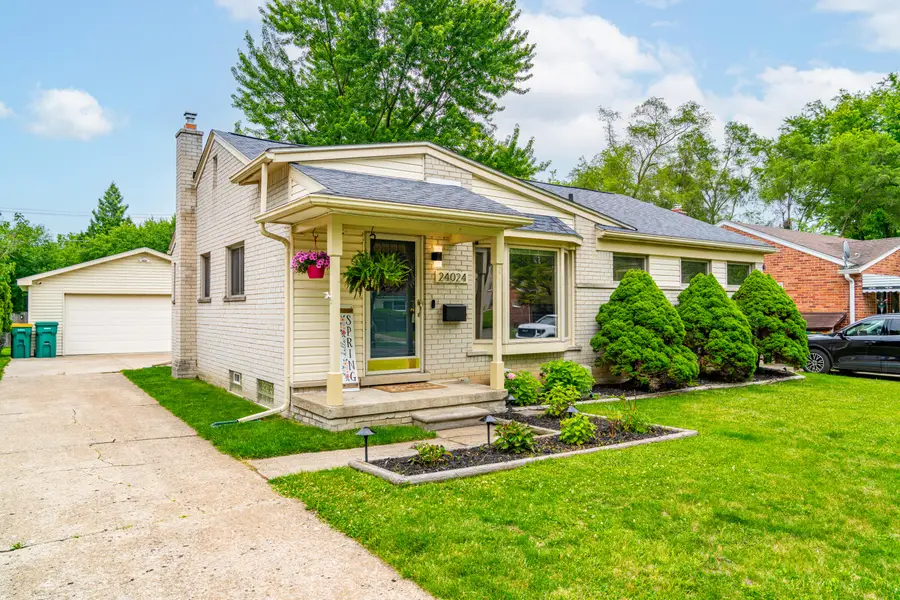 24024 Colchester Drive, Farmington, MI 48336 - #2