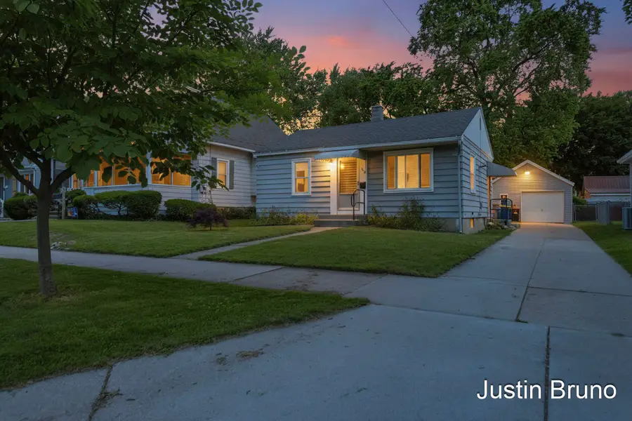 115 Montrose Street Ne, Grand Rapids, MI 49505 - #2