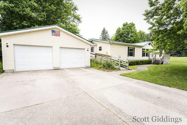 206 E 1st Street, Stanton, MI 48888