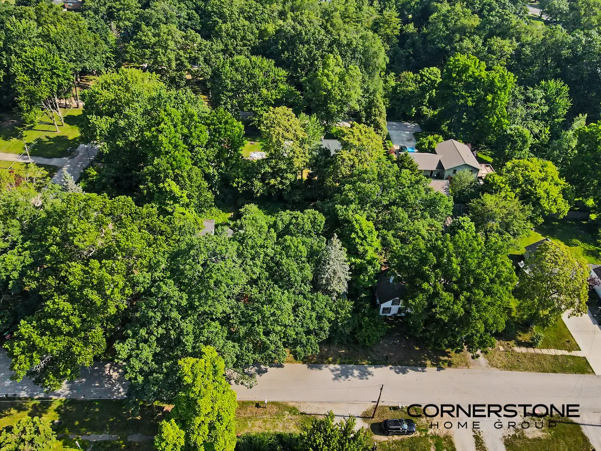 410 Peach Street, Fruitport, MI 49415 - #1