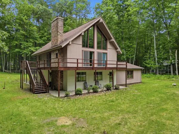 9352 W Circle Drive, Canadian Lakes, MI 49346