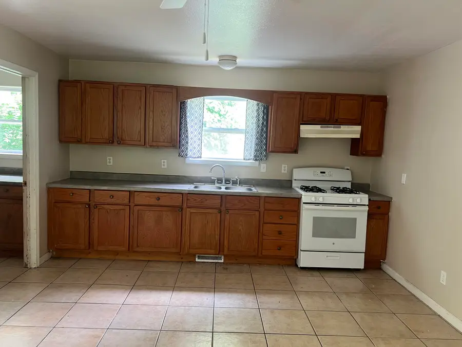 2117 E Jackson Drive, Tekonsha, MI 49092 - #2