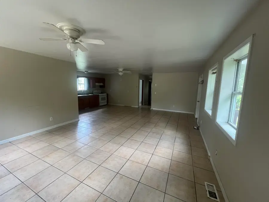 2117 E Jackson Drive, Tekonsha, MI 49092 - #3