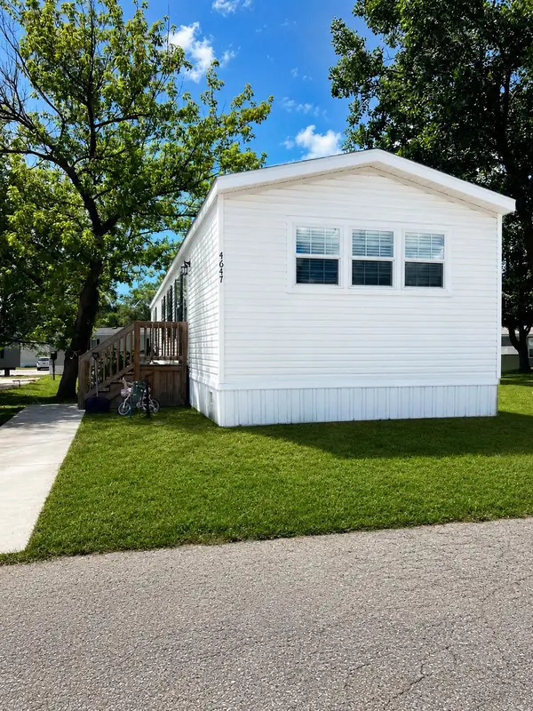 4647 Red Apple Court Nw #91, Walker, MI 49534