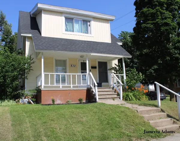 832 College Avenue Ne, Grand Rapids, MI 49503