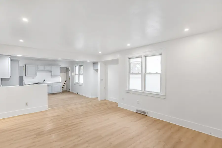 7335 Wiegand Boulevard, Center Line, MI 48015 - #3