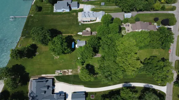 38172 Murdick Drive, New Baltimore, MI 48047