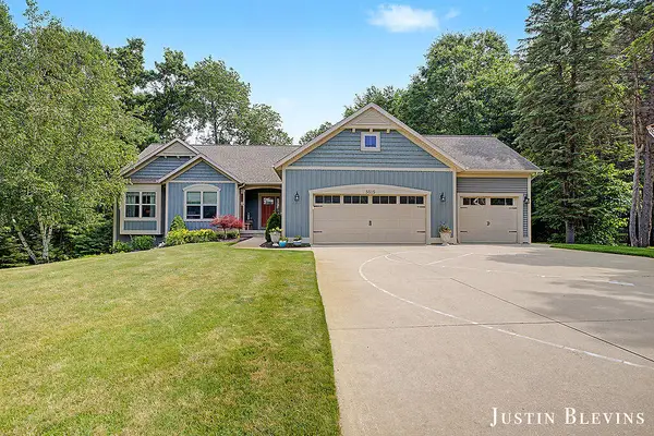5515 Hagenvale Court Ne, Rockford, MI 49341