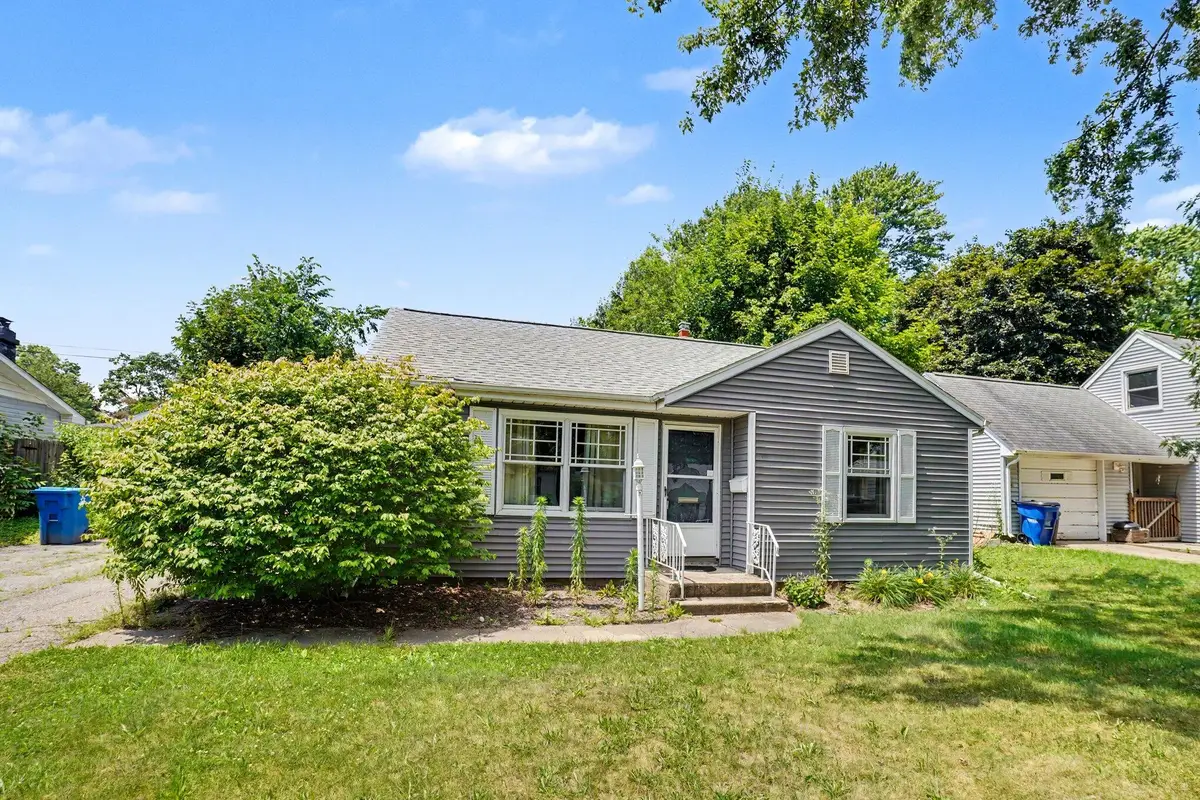 121 N Ridgeway Drive, Battle Creek, MI 49015 - #1