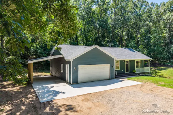 12934 Hillcrest Drive Ne, Lowell, MI 49331