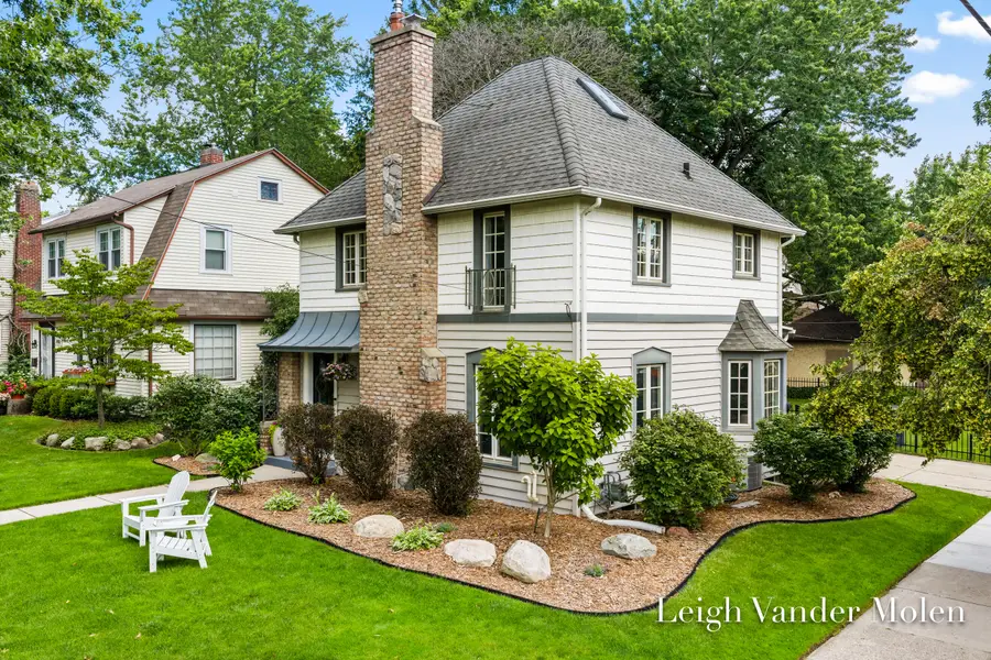 964 Lakeside Drive Se, East Grand Rapids, MI 49506 - #2
