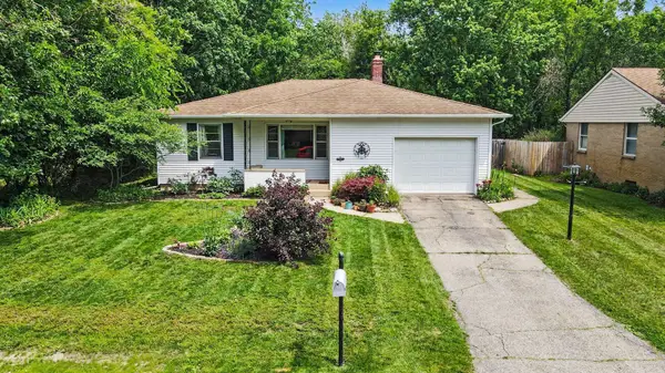 721 Parkway Drive Ne, Grand Rapids, MI 49525