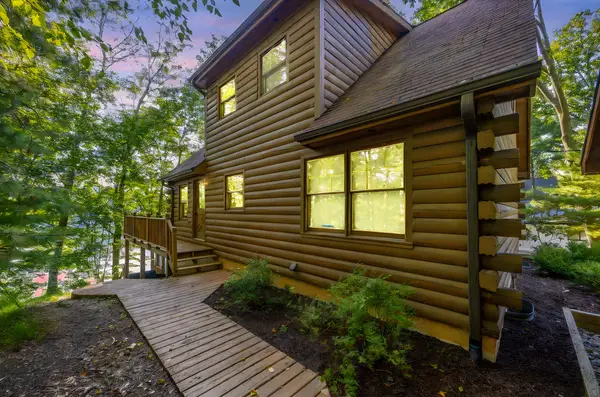 8711 N Island Drive, Stanwood, MI 49346