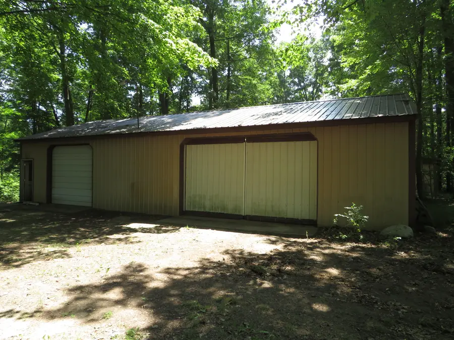 11000 N Vickeryville Road, Edmore, MI 48829 - #2