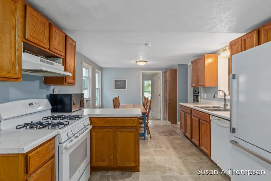 609 E Washington Street, Greenville, MI 48838 - #2