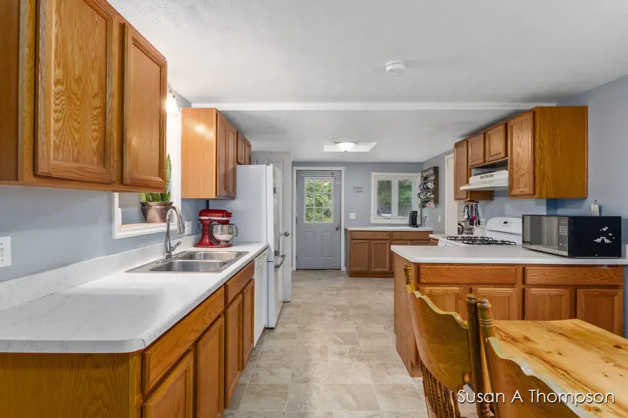 609 E Washington Street, Greenville, MI 48838 - #3