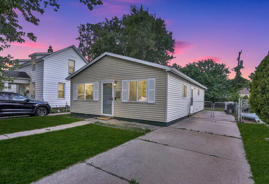 1000 E Mahan Avenue, Hazel Park, MI 48030 - #2