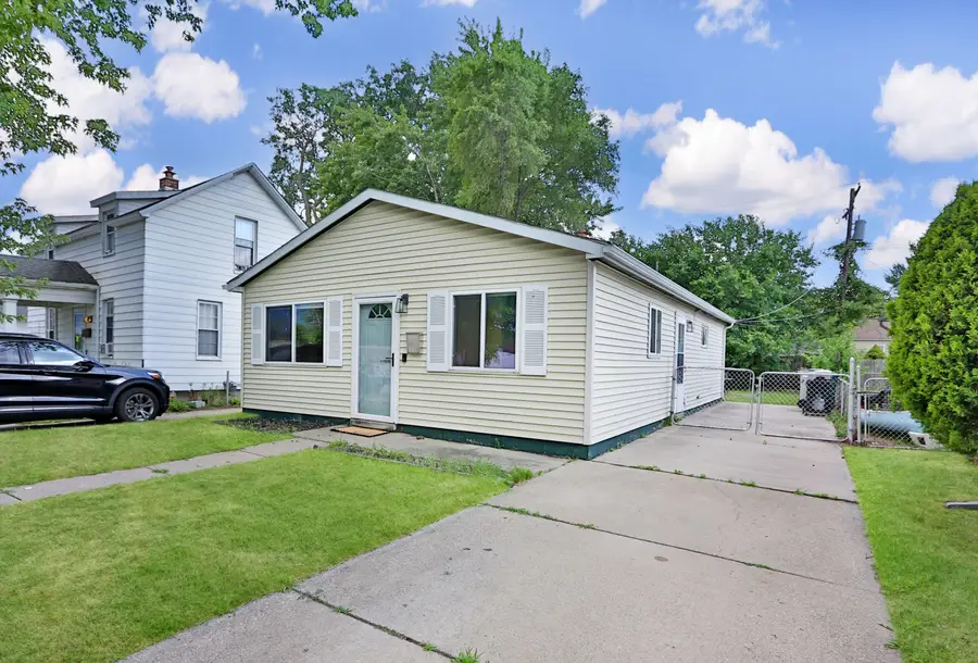 1000 E Mahan Avenue, Hazel Park, MI 48030 - #3