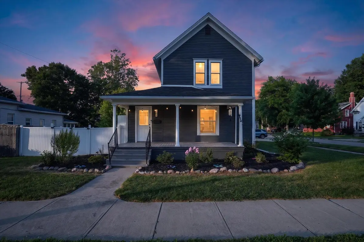 125 E Lincoln, Grand Ledge, MI 48837 - #1