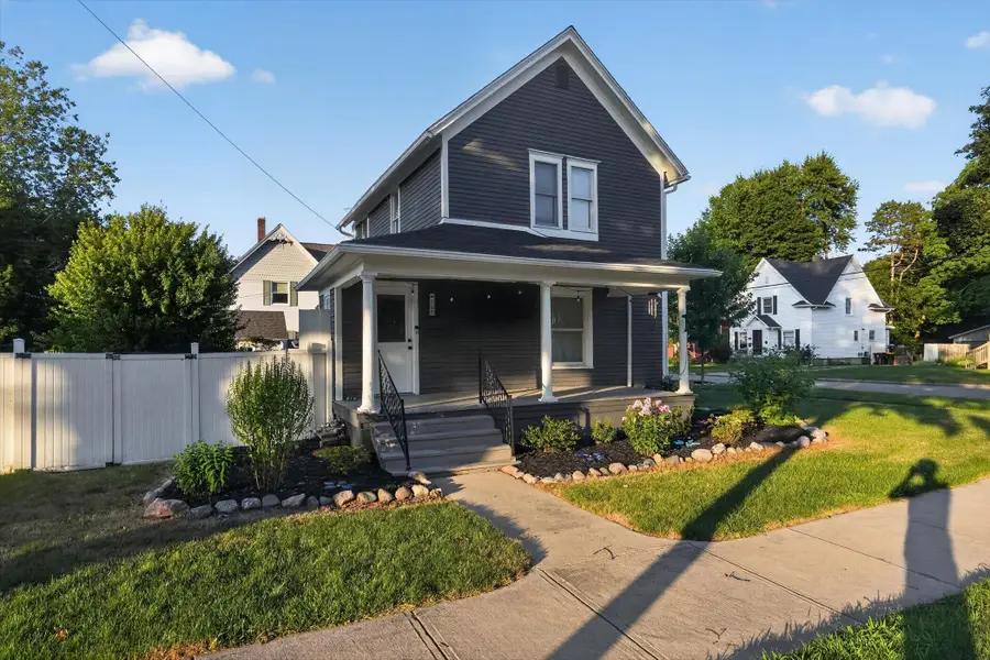 125 E Lincoln, Grand Ledge, MI 48837 - #2