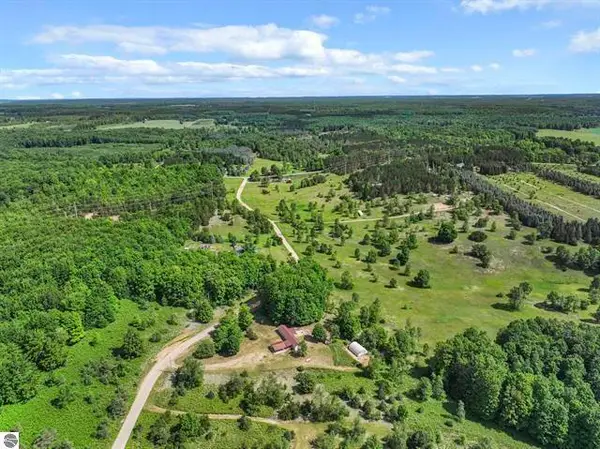 4622 Vista Valley Trail, Mesick, MI 49668